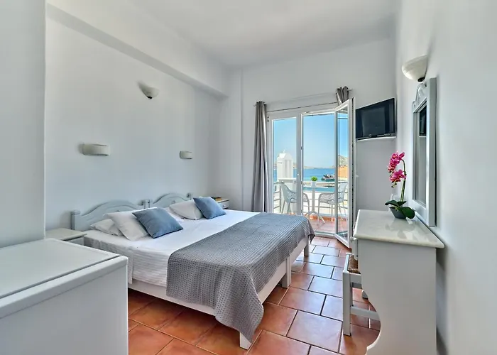 嘉里尼酒店 招待所 纳乌萨