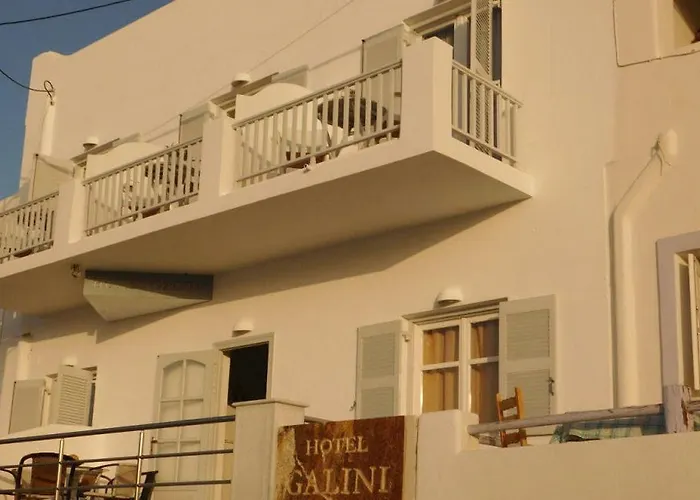 嘉里尼酒店 2* 纳乌萨